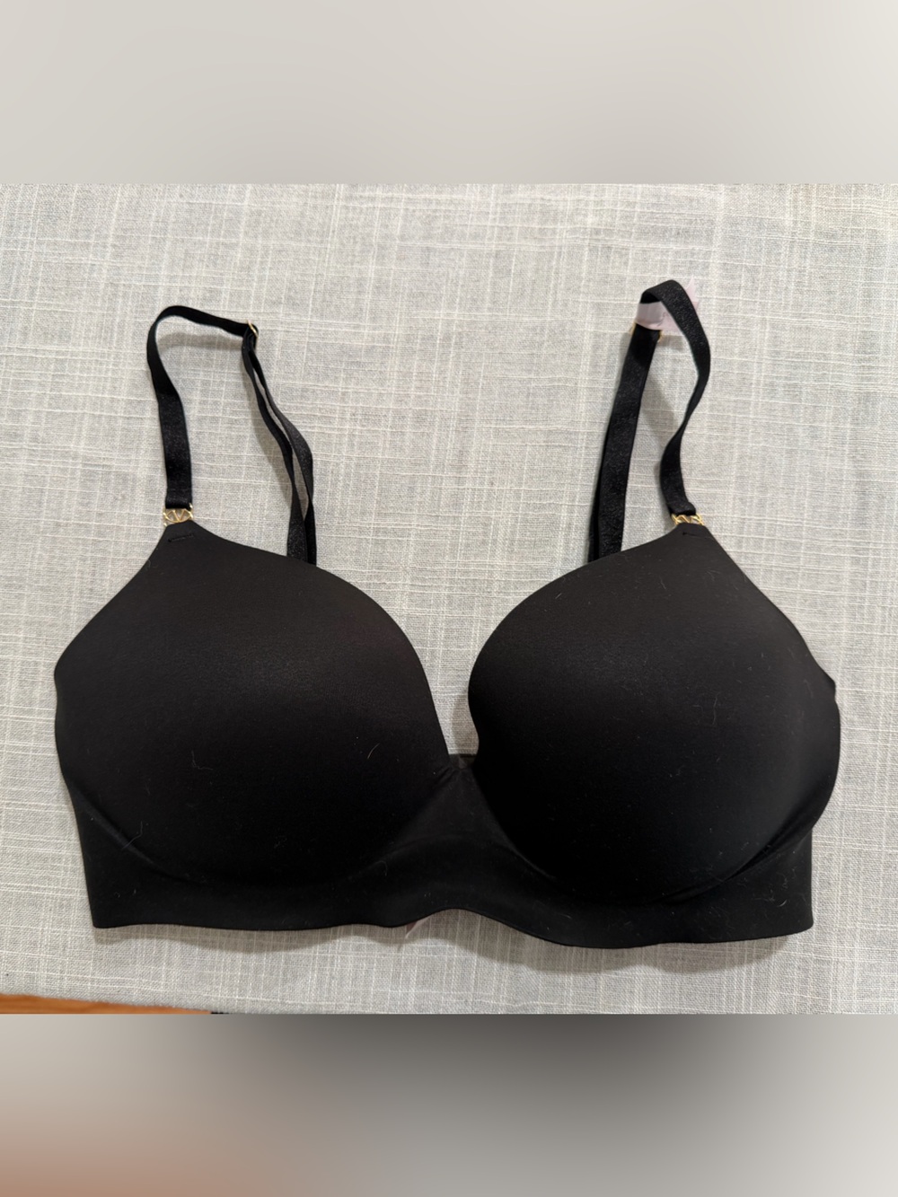 Victoria Secret Wireless Black Push Up Bra Size 34DD